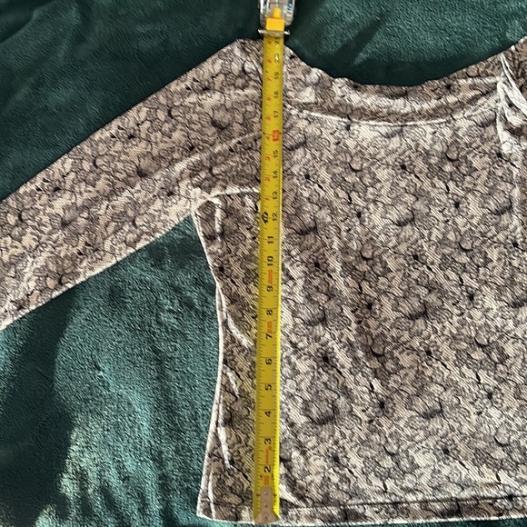 David Wayne Black and White Flowered Shoulder/Off Shoulder Top - Picture 7 of 8